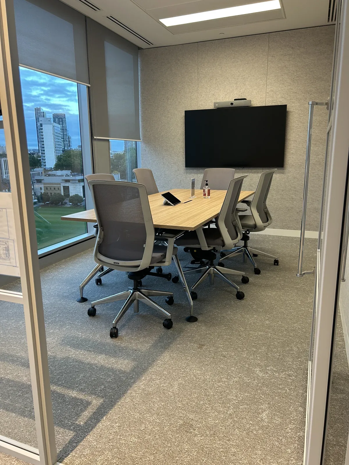 Meeting room after carpet clean, moorgate carpet