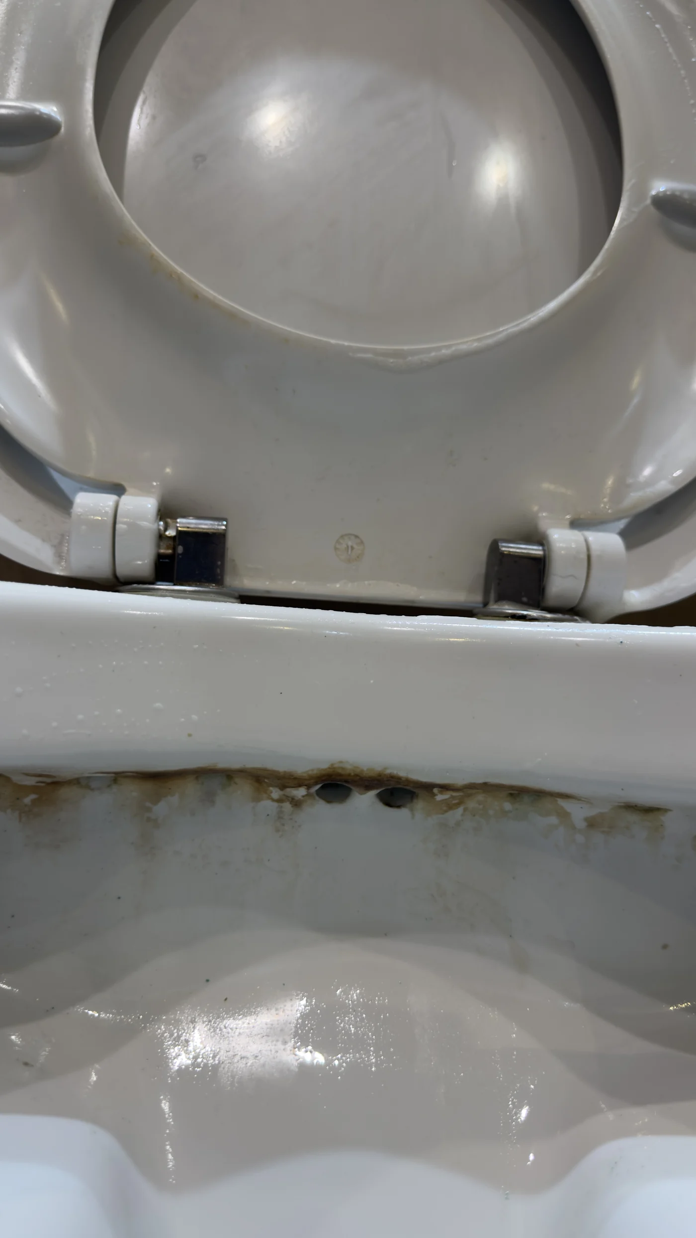 Bath sealant on arrival — staining along the seal