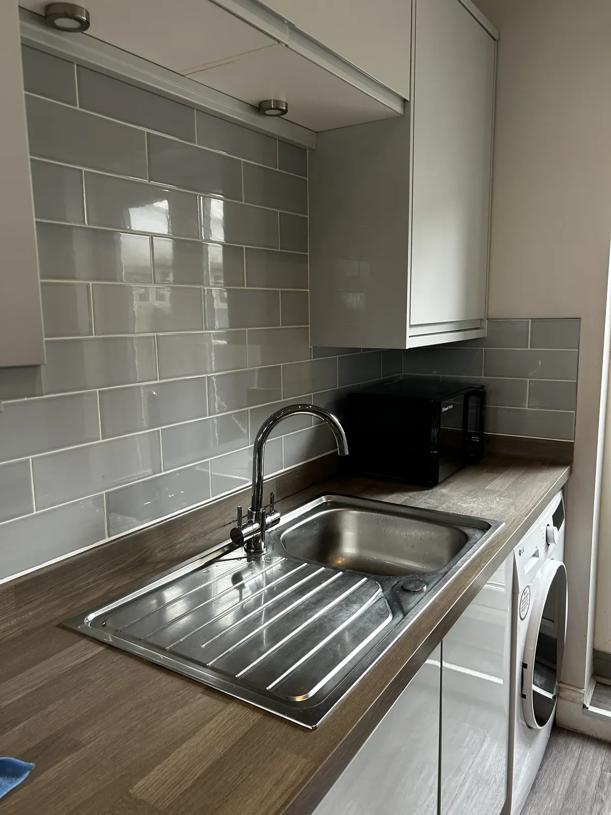 Kitchen sink alt angle after clean, seven dials