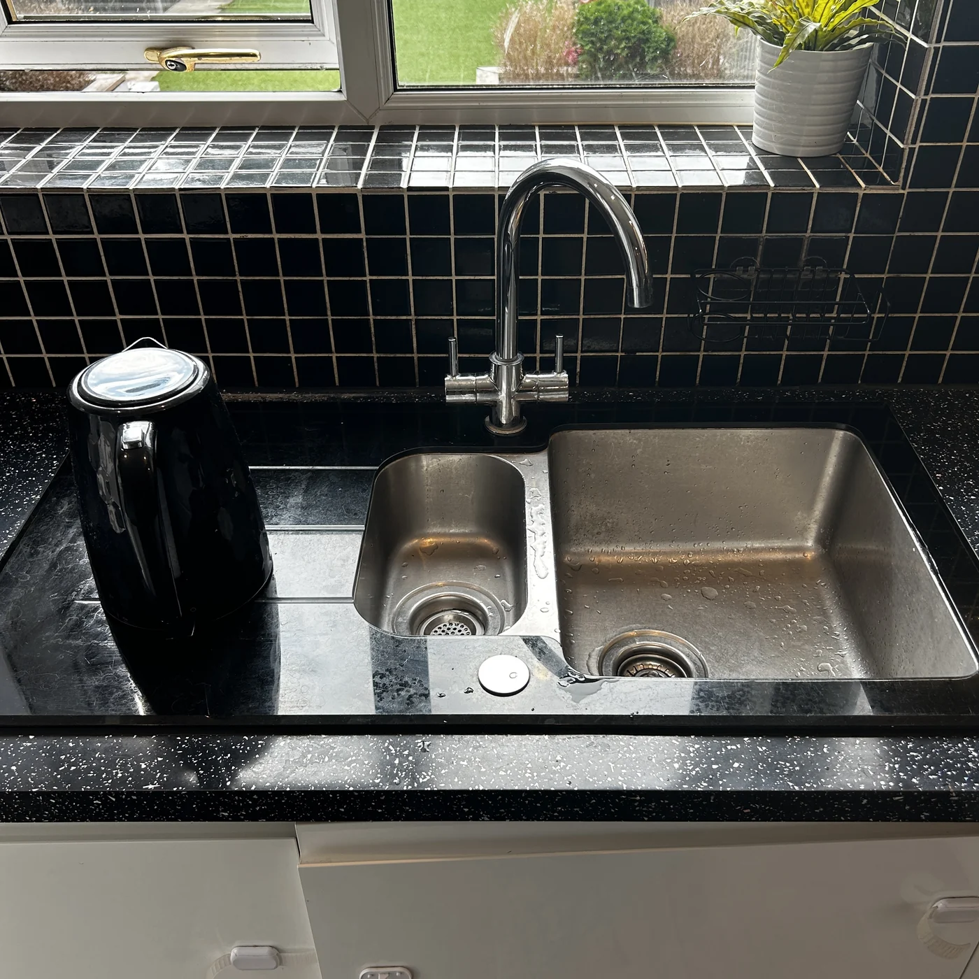 Sink and tap after descaling